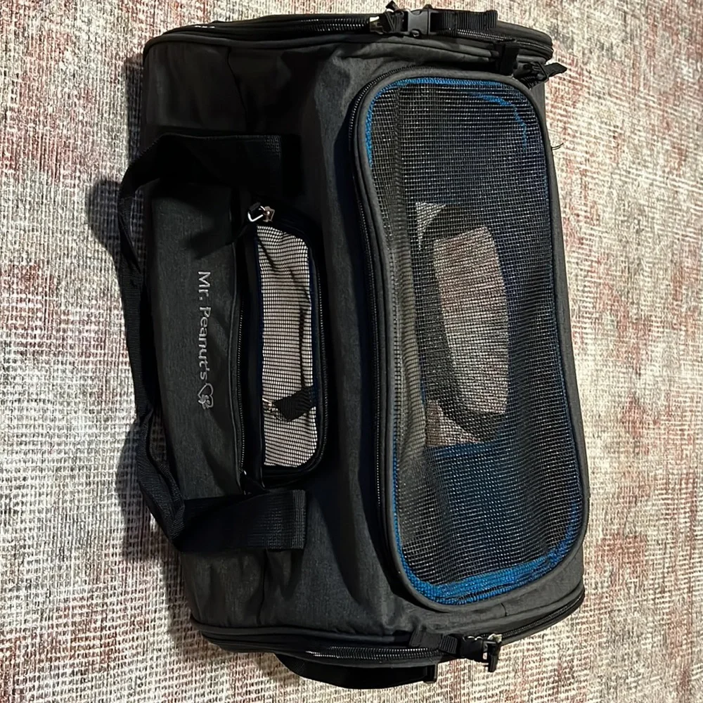 Pet travel carrier
